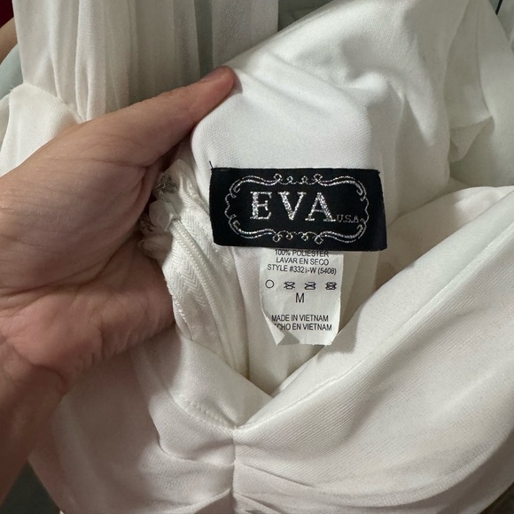 Stunning Off-White Flowy Maxi Dress - Picture 3 of 3